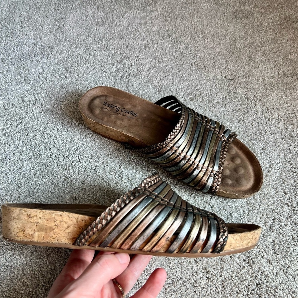 Walking Cradles Women's Size 9.5 Metallic Leather Low Wedge Slide Sandals
